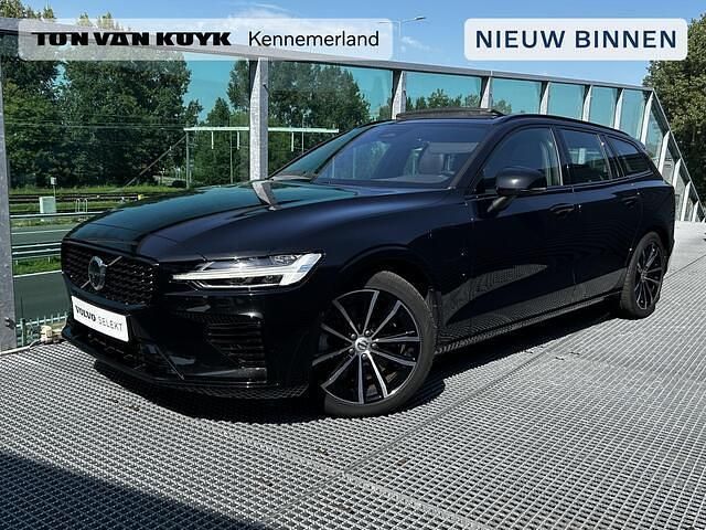 Zwart Gebruikt 2024 Volvo V60 Plus Stationwagen | € 46.950 (Duur) - Afbeelding 1/4