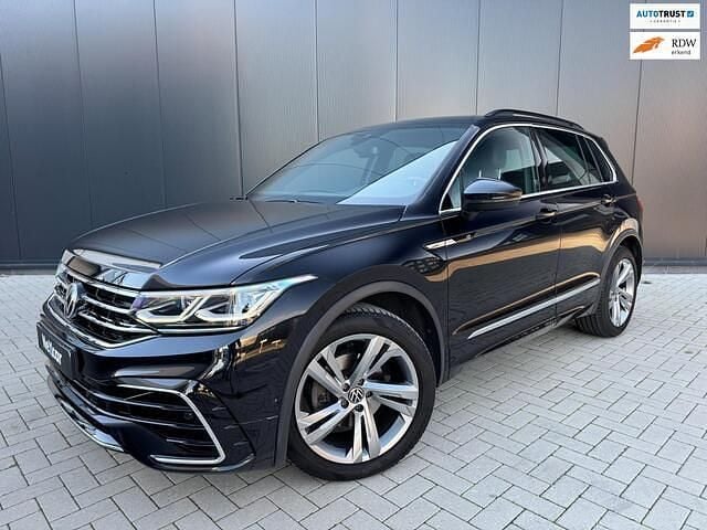 Zwart (metallic) Occasion 2021 VW Tiguan R-line SUV | € 35.500 (Goede deal) - Afbeelding 1/4