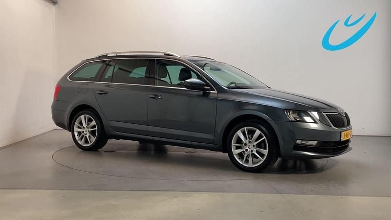 Grijs Gebruikt 2020 Skoda Octavia Business Line Stationwagen | € 14.650 (Super prijs) - Afbeelding 1/3