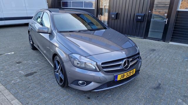 Grijs Gebruikt 2012 Mercedes A180 Hatchback | € 8.999 (Eerlijke prijs) - Afbeelding 1/4