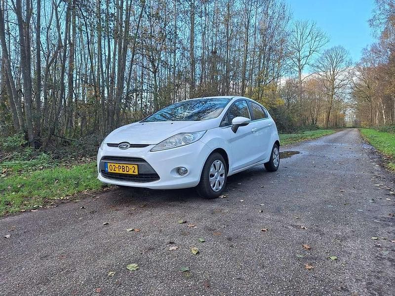 Wit Gebruikt 2011 Ford Fiesta Titanium Hatchback | € 4.400 (Eerlijke prijs) - Afbeelding 1/4
