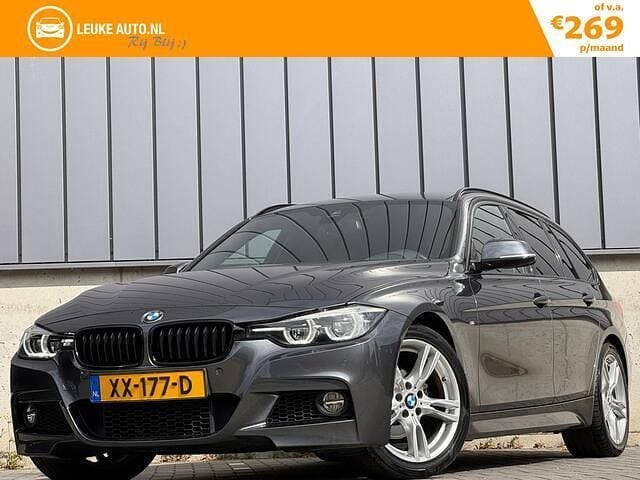 Grijs Gebruikt 2019 BMW 318 M Sport Stationwagen | € 20.930 (Goede deal) - Afbeelding 1/4