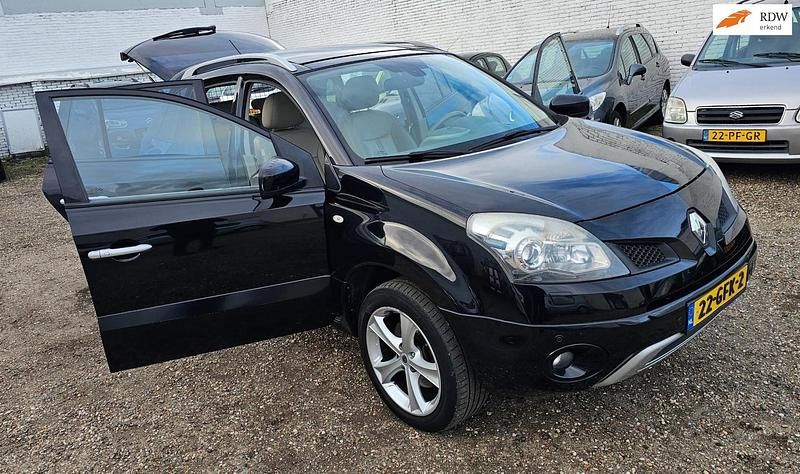 Zwart (metallic) Gebruikt 2008 Renault Koleos SUV | € 2.999 - Afbeelding 1/4