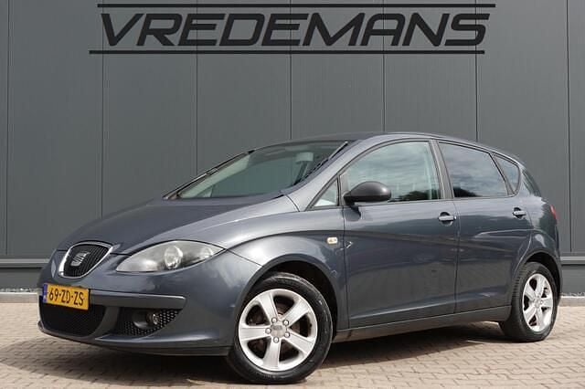 Grijs Gebruikt 2008 Seat Altea MPV | € 2.450 (Eerlijke prijs) - Afbeelding 1/4