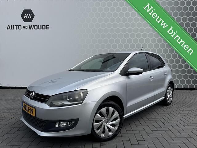Grijs, metallic lak Gebruikt 2013 VW Polo Edition Hatchback | € 6.950 (Eerlijke prijs) - Afbeelding 1/4
