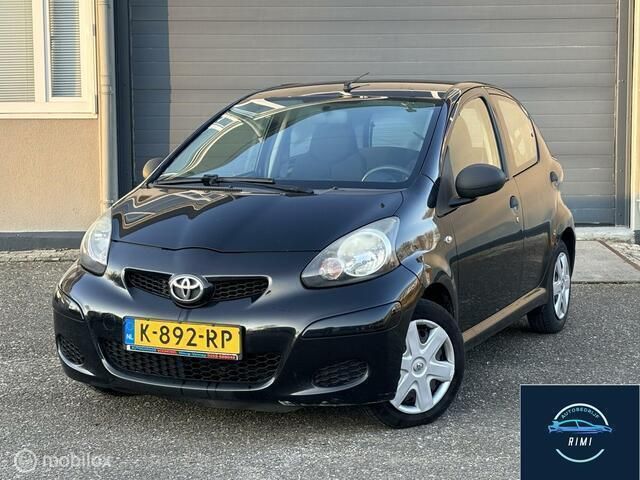 Zwart Gebruikt 2010 Toyota Aygo Comfort Hatchback | € 1.999 (Eerlijke prijs) - Afbeelding 1/4