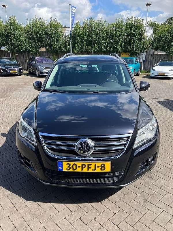 Zwart Occasion 2011 VW Tiguan Sport SUV | € 6.495 (Super prijs) - Afbeelding 1/4