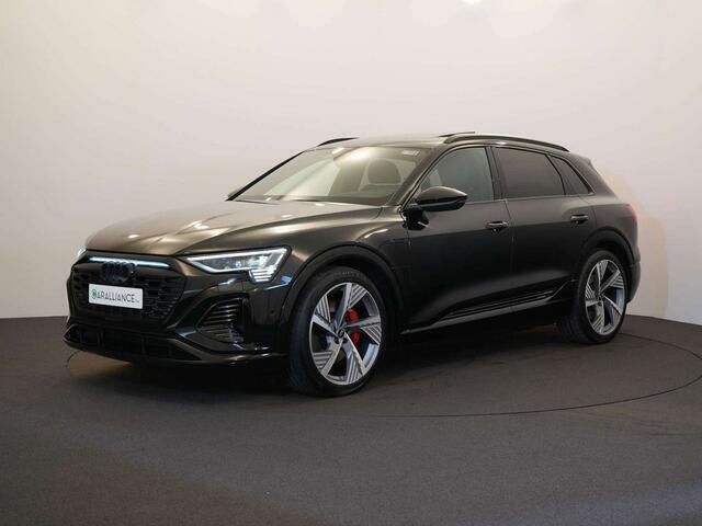 Zwart Gebruikt 2024 Audi Q8 e-tron Competition SUV | € 104.990 - Afbeelding 1/3