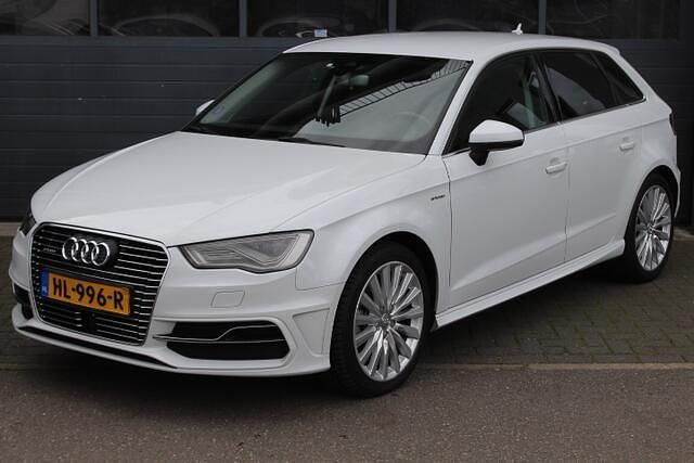 Wit Gebruikt 2015 Audi A3 Sportback Ambition Hatchback | € 8.950 (Goede deal) - Afbeelding 1/4