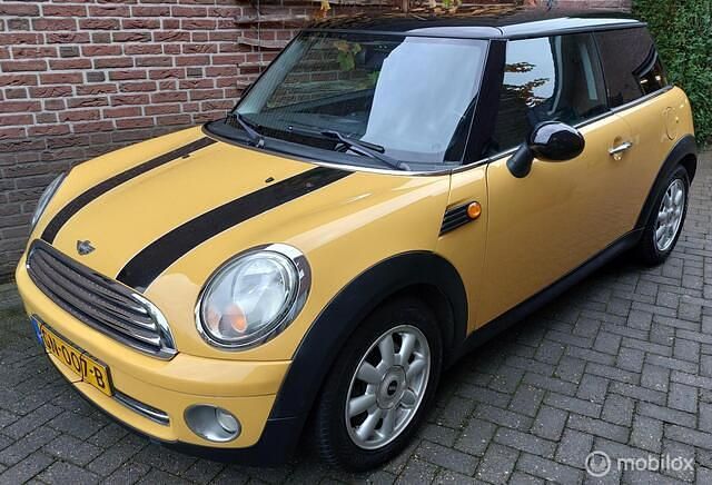 Geel Gebruikt 2009 Mini Cooper Hatchback | € 3.998 (Goede deal) - Afbeelding 1/4