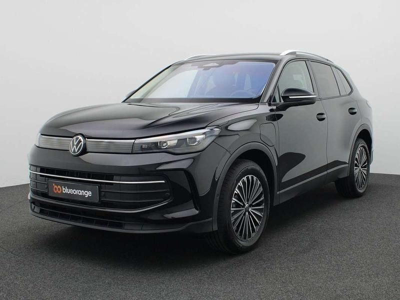 Zwart, metallic lak Nieuw 2025 VW Tiguan Edition SUV | € 49.900 (Super prijs) - Afbeelding 1/4