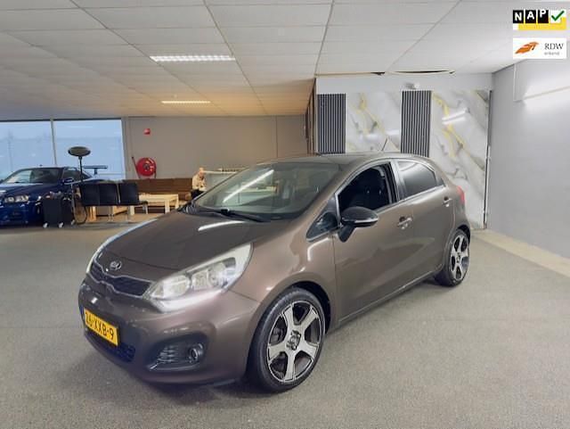 Bruin (metallic) Gebruikt 2012 Kia Rio Hatchback | € 3.995 (Goede deal) - Afbeelding 1/4