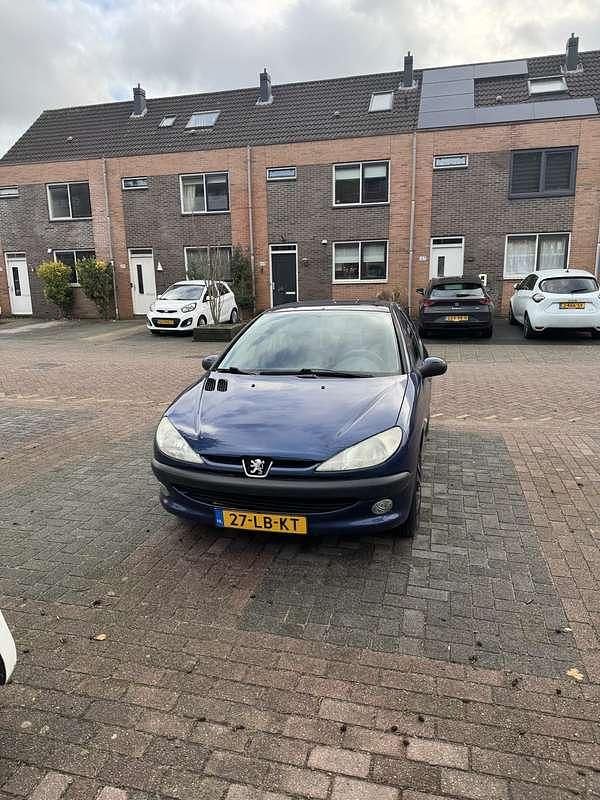 Blauw Gebruikt 2002 Peugeot 206 Hatchback | € 1.500 (Eerlijke prijs) - Afbeelding 1/4
