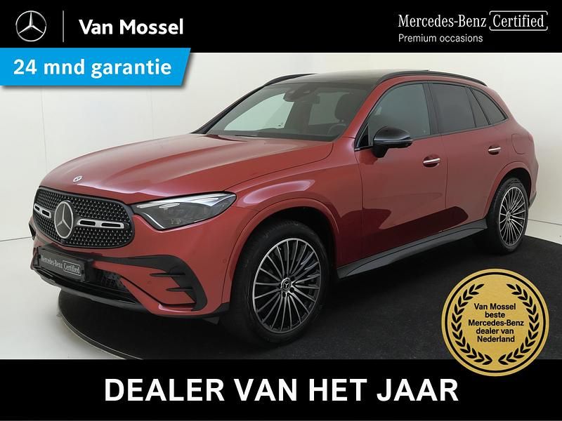 Rood Occasion 2024 Mercedes GLC300e AMG line SUV | € 62.945 (Goede deal) - Afbeelding 1/4