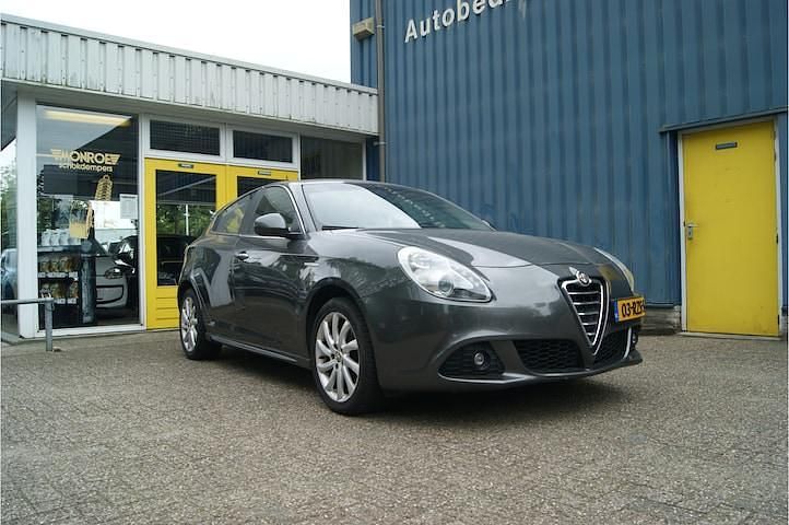Occasion Alfa Romeo Giulietta Distinctive 170 PK (125 kW) 2011 Grijs Hatchback