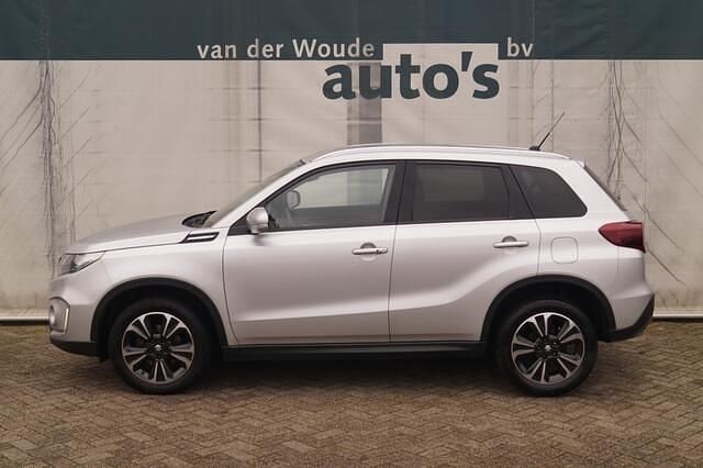 Grijs Occasion 2022 Suzuki Vitara Style SUV | € 15.900 (Goede deal) - Afbeelding 1/4