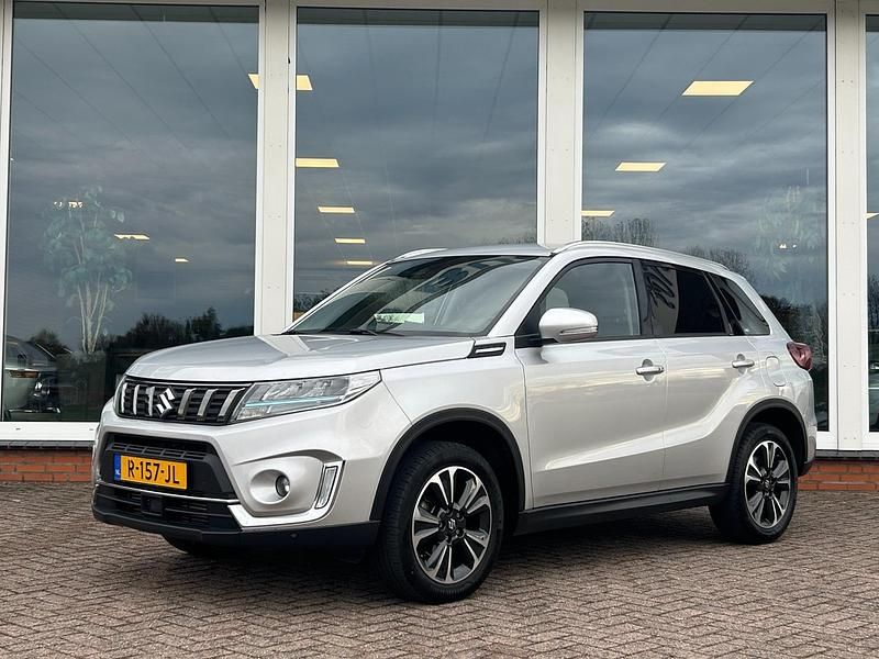 Zilver Gebruikt 2021 Suzuki Vitara Style SUV | € 22.450 - Afbeelding 1/4