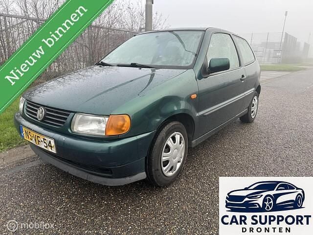 Groen Gebruikt 1996 VW Polo Hatchback | € 799 (Goede deal) - Afbeelding 1/4