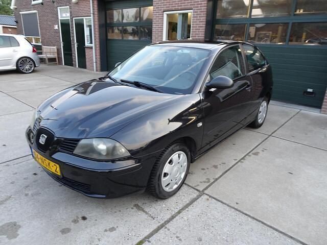 Zwart Gebruikt 2002 Seat Ibiza Stella Hatchback | € 1.350 (Eerlijke prijs) - Afbeelding 1/4