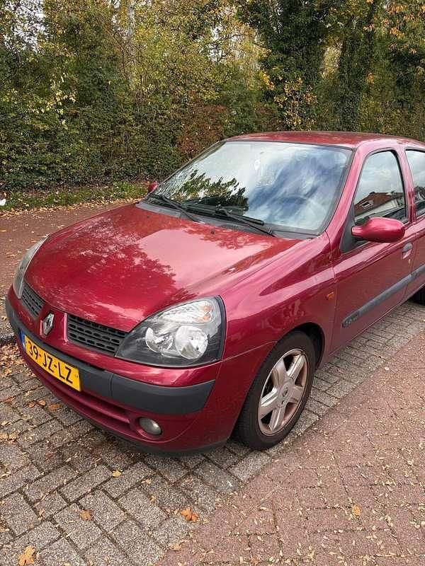 Rood Gebruikt 2002 Renault Clio II Dynamique Hatchback | € 600 (Super prijs) - Afbeelding 1/4