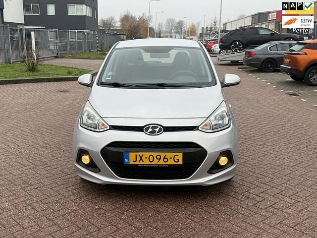 Grijs Gebruikt 2017 Hyundai i10 Comfort Hatchback | € 6.799 (Eerlijke prijs) - Afbeelding 1/4