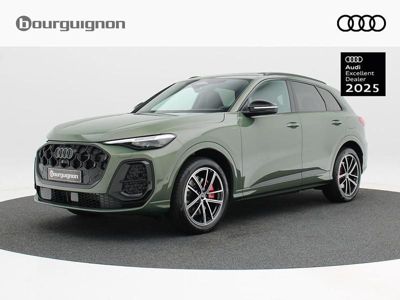 Groen (metallic) Nieuw 2025 Audi Q5 Competition SUV | € 86.706 (Eerlijke prijs) - Afbeelding 1/4