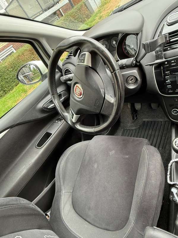 Wit Gebruikt 2015 Fiat Punto Hatchback | € 2.000 - Afbeelding 1/4