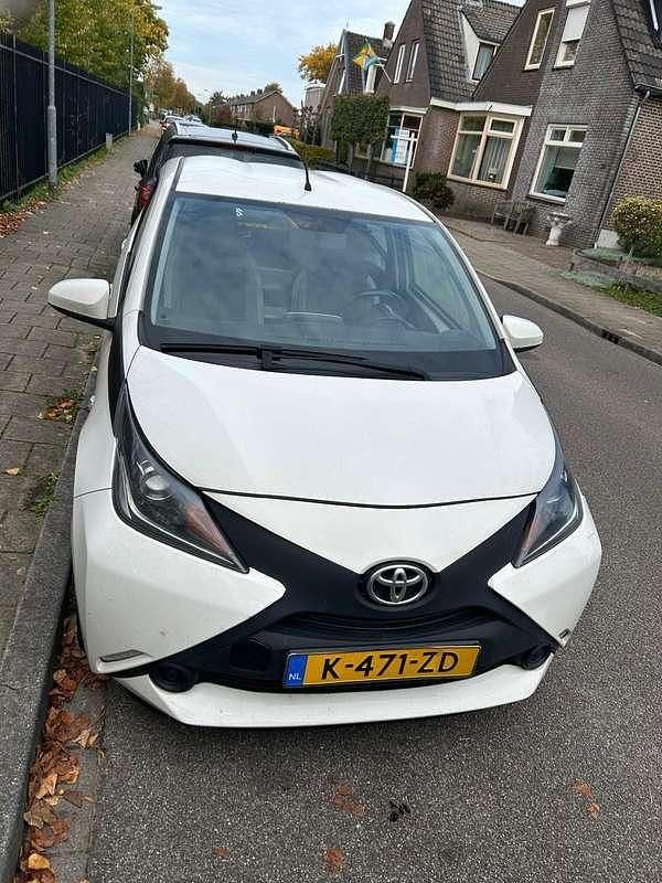 Occasion 2015 Toyota Aygo X-pure Hatchback | € 6.500 (Goede deal) - Afbeelding 1/4