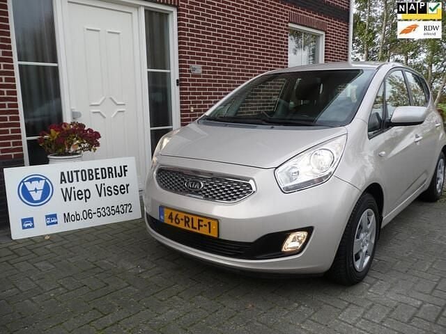 Beige (metallic) Gebruikt 2011 Kia Venga Hatchback | € 5.950 (Eerlijke prijs) - Afbeelding 1/4