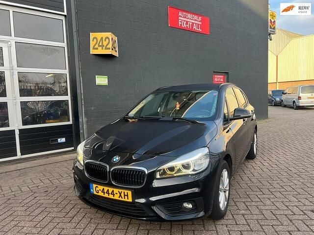 Zwart Occasion 2015 BMW 218 Executive Stationwagen | € 5.500 (Super prijs) - Afbeelding 1/4