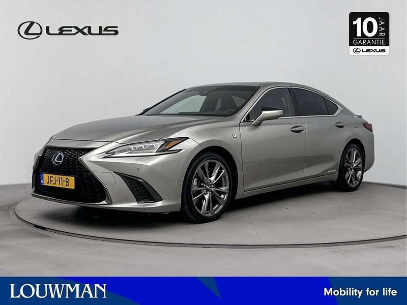 Grijs Gebruikt 2018 Lexus ES300 Sport Line Sedan | € 40.950 (Eerlijke prijs) - Afbeelding 1/4