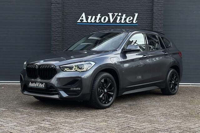 Grijs Gebruikt 2022 BMW X1 Advantage SUV | € 29.745 (Eerlijke prijs) - Afbeelding 1/3