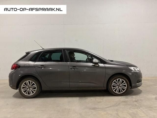 Grijs, metallic lak Gebruikt 2017 Citroën C4 Feel Hatchback | € 7.988 (Super prijs) - Afbeelding 1/4