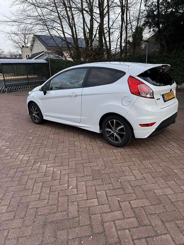 Occasion Ford Fiesta Titanium 101 PK (74 kW) 2014 Wit Hatchback