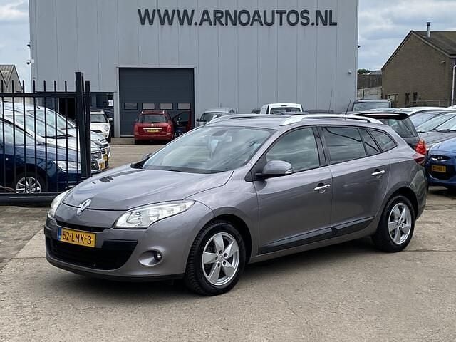Grijs Gebruikt 2010 Renault Mégane GrandTour Dynamique Stationwagen | € 3.495 (Eerlijke prijs) - Afbeelding 1/4