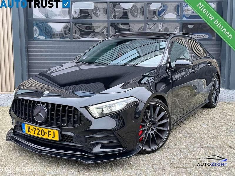 Zwart Gebruikt 2019 Mercedes A35 AMG Premium Plus Sedan | € 34.995 (Eerlijke prijs) - Afbeelding 1/4
