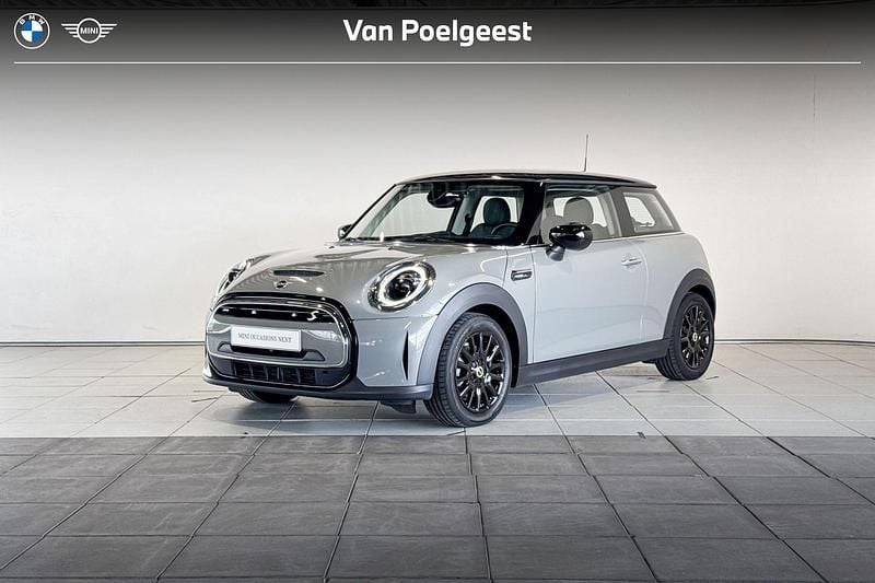 Moonwalk grey Gebruikt 2023 Mini Cooper Classic Hatchback | € 20.895 (Super prijs) - Afbeelding 1/4