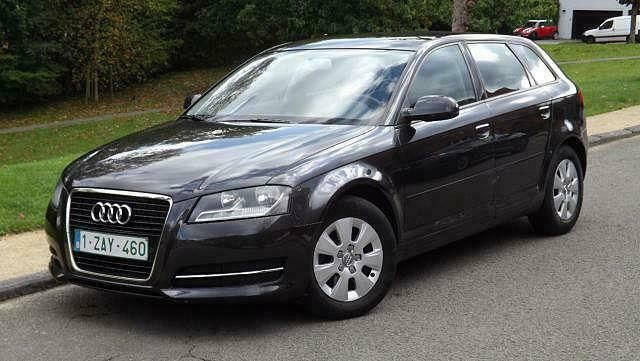Grijs Gebruikt 2010 Audi A3 Ambiente Sedan | € 8.250 (Eerlijke prijs) - Afbeelding 1/4