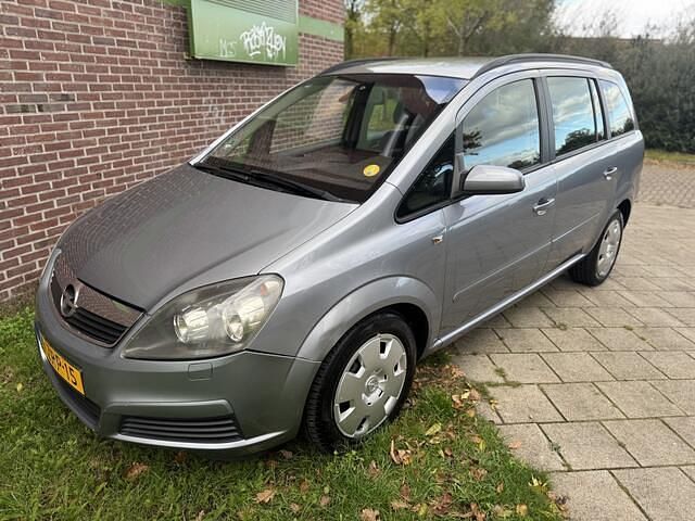 Grijs Gebruikt 2006 Opel Zafira Essentia MPV | € 1.745 (Iets duurder) - Afbeelding 1/4