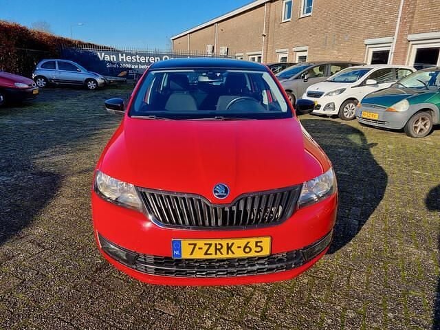 Rood Occasion 2015 Skoda Rapid Style Hatchback | € 6.900 (Eerlijke prijs) - Afbeelding 1/4