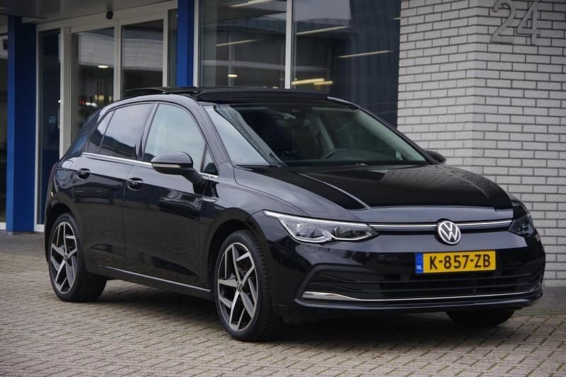 Zwart Gebruikt 2020 VW Golf VIII Style Hatchback | € 24.700 (Eerlijke prijs) - Afbeelding 1/4