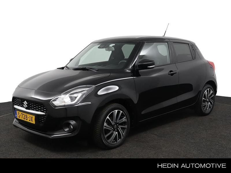 Zwart Gebruikt 2023 Suzuki Swift Style Hatchback | € 17.450 (Eerlijke prijs) - Afbeelding 1/4