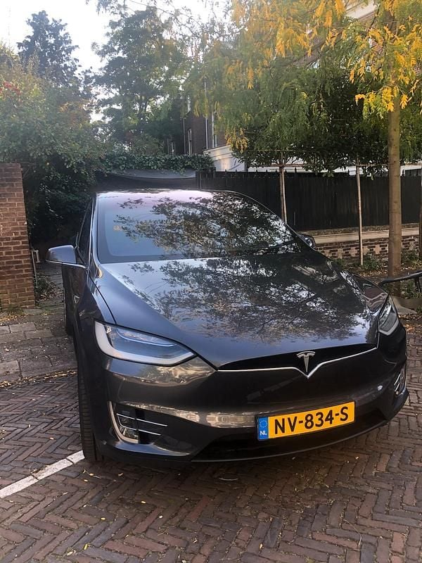 Grijs Gebruikt 2017 Tesla Model X SUV | € 34.000 (Eerlijke prijs) - Afbeelding 1/4