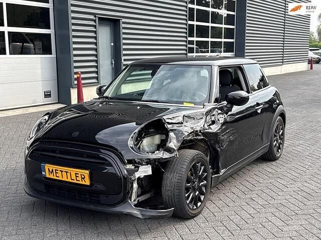 Zwart Gebruikt 2022 Mini Cooper Essential Hatchback | € 11.950 - Afbeelding 1/4