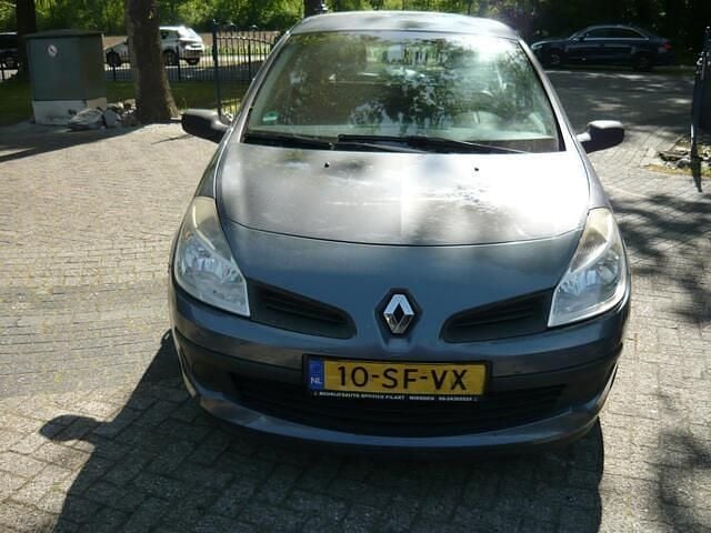 Blauw Gebruikt 2005 Renault Clio II Authentique Hatchback | € 950 (Goede deal) - Afbeelding 1/4