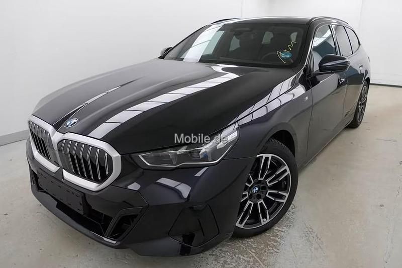 Zwart Gebruikt 2024 BMW 520 M Sport Stationwagen | € 67.900 - Afbeelding 1/4