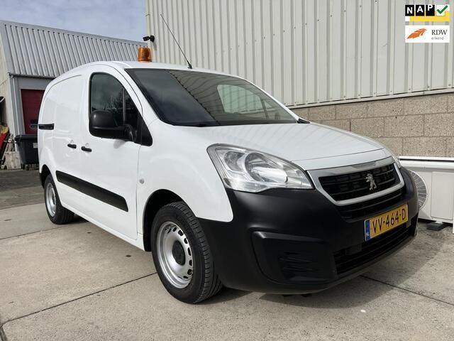 Wit Gebruikt 2016 Peugeot Partner S MPV | € 6.275 (Iets duurder) - Afbeelding 1/4