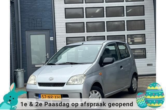 Grijs Gebruikt 2004 Daihatsu Cuore Hatchback | € 2.444 (Eerlijke prijs) - Afbeelding 1/4