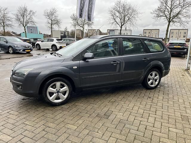 Occasion Ford Focus Futura 101 PK (74 kW) 2005 Grijs Stationwagen