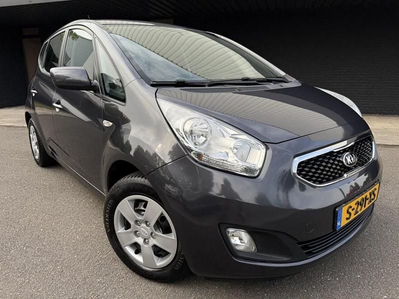 Grijs Gebruikt 2013 Kia Venga Plus Hatchback | € 6.995 (Eerlijke prijs) - Afbeelding 1/4